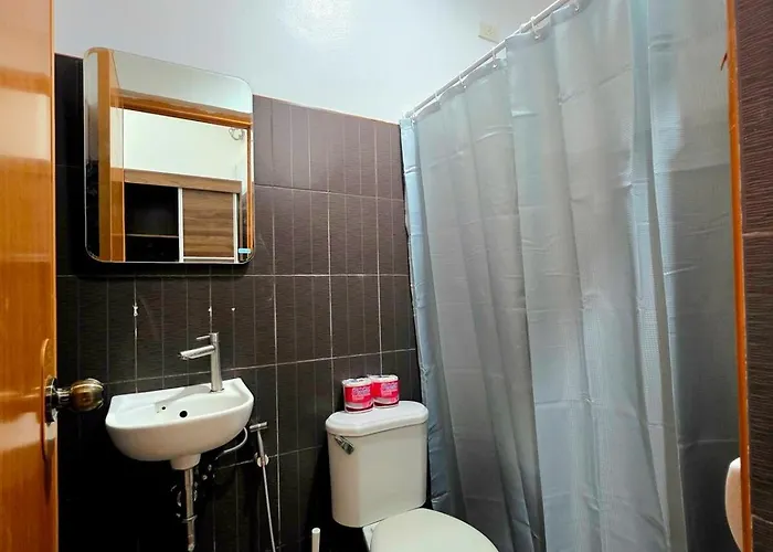 U1 La Guardia Townhouse 2 Bedroom Unit Free Parking Near It Park Leilighet