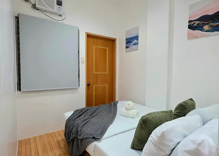 U1 La Guardia Townhouse 2 Bedroom Unit Free Parking Near It Park *